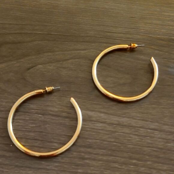 💲6️⃣ Bundled ✔️Gold Hoop Earrings 2.5" - Picture 1 of 8